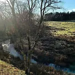 Semesterbostad Tranquil Riverside Retreat *