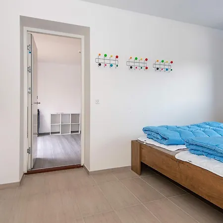 Tranquil Riverside Retreat *