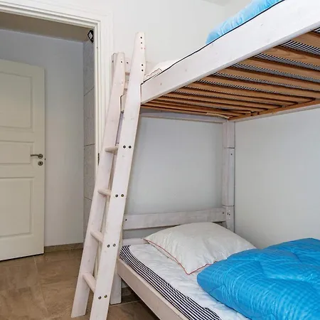 Casa de Férias Tranquil Riverside Retreat