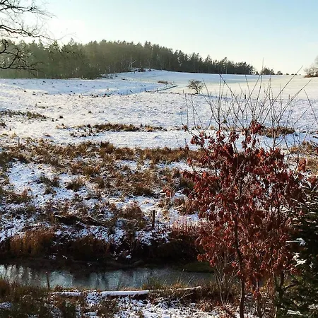 Casa de Férias Tranquil Riverside Retreat