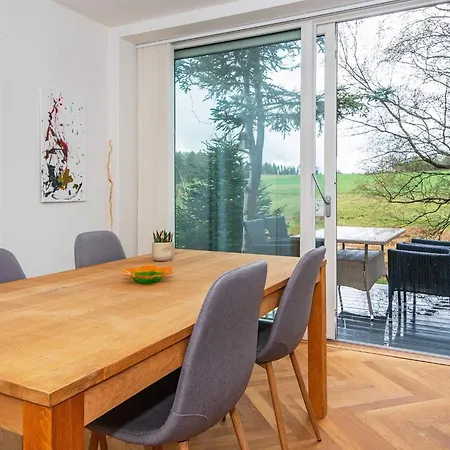 Tranquil Riverside Retreat Casa de Férias *